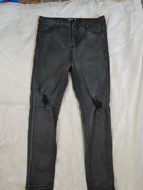 PrettyLittleThing Charcoal Black Ripped Skinny Jeans